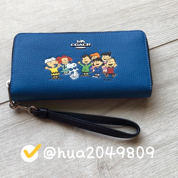 Coach X Peanuts Wallet With Snoopy & Friends - Picture 1 of 5